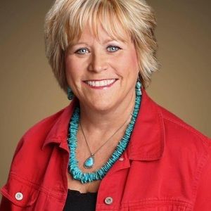 Meet your Posher, Lorie